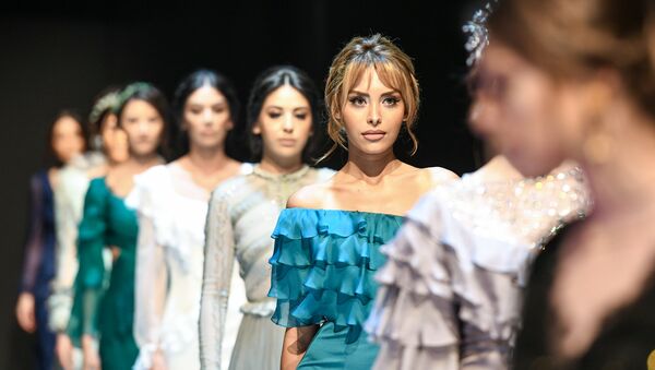 Завершающий день седьмого сезона Azerbaijan Fashion Week - Sputnik Azərbaycan