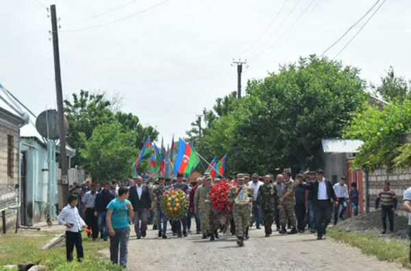 Церемония похорон шехида Адиля Татарова - Sputnik Азербайджан
