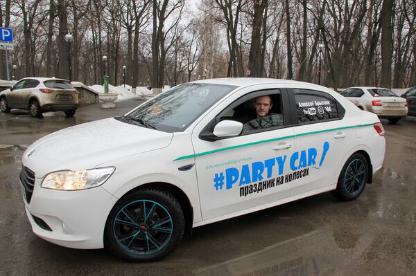 Караоке-такси Party Car и его владелец Алексей - Sputnik Азербайджан