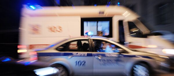 Автомобили полиции и скорой медицинской помощи на улице Москвы Автомобили полиции и скорой медицинской помощи на улице Москвы - Sputnik Азербайджан