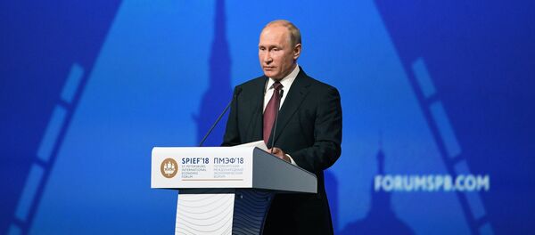 Президент РФ Владимир Путин выступает на пленарном заседании Петербургского международного экономического форума - 2018 - Sputnik Азербайджан