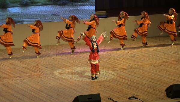 Дружба народов: в Баку исполнили энергичные танцы - Sputnik Азербайджан