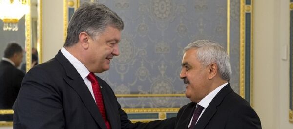 Петро Порошенко и Ровнаг Абдуллаев - Sputnik Азербайджан