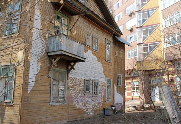 Произведение стрит-арта  на жилом здании в исторической части Нижнего Новгорода - Sputnik Азербайджан