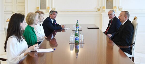 Президент Ильхам Алиев принял торгового посланника премьера Великобритании по Азербайджану Президент Ильхам Алиев принял торгового посланника премьера Великобритании по Азербайджану - Sputnik Азербайджан