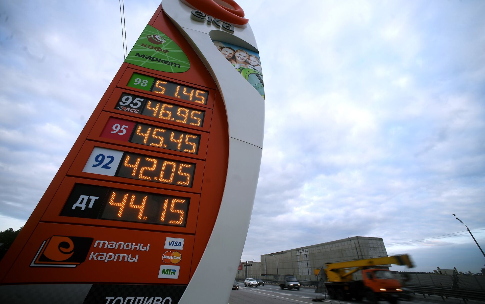Сколько стоит бензин в разных. Цены на бензин. Ценник на бензин. Дешевый бензин. Бензин фото.