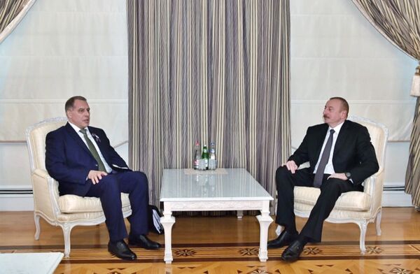 Президент Азербайджанской Республики Ильхам Алиев и генеральный секретарь Форума стран-экспортеров газа Юрий Сентюрин. Баку, 29 мая 2018 года Президент Азербайджанской Республики Ильхам Алиев и генеральный секретарь Форума стран-экспортеров газа Юрий Сентюрин. Баку, 29 мая 2018 года - Sputnik Азербайджан