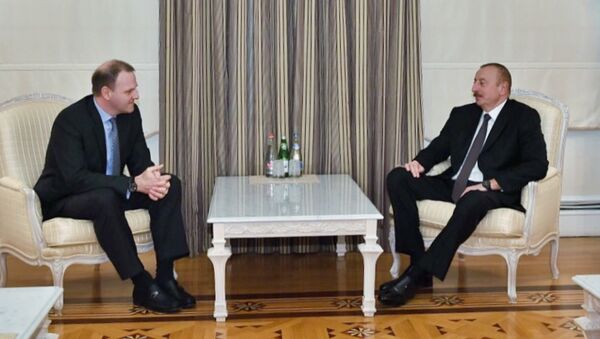 Президент Азербайджанской Республики Ильхам Алиев принял президента компании Microsoft по Центральной и Восточной Европе Филипа Рога - Sputnik Азербайджан