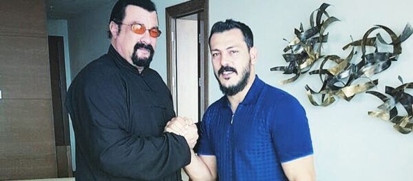 Стивен Сигал и Забит Самедов, фото из архива Стивен Сигал и Забит Самедов, фото из архива - Sputnik Азербайджан