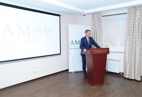 Выступление губернатора Астраханской области РФ Александра Жилкина Выступление губернатора Астраханской области РФ Александра Жилкина - Sputnik Азербайджан