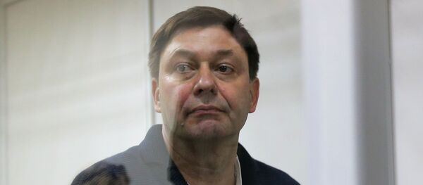 Руководитель портала РИА Новости Украина Кирилл Вышинский во время рассмотрения апелляции на арест в Херсонском зале суда Руководитель портала РИА Новости Украина Кирилл Вышинский во время рассмотрения апелляции на арест в Херсонском зале суда - Sputnik Азербайджан