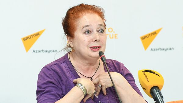 Руководитель Детского театра-студии Гюнай Лариса Тарусова - Sputnik Азербайджан