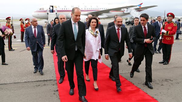 Официальный визит премьер-министра Армении Николы Пашиняна в Грузию - Sputnik Azərbaycan