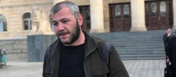 Отец убитого школьника Заза Саралидзе Отец убитого школьника Заза Саралидзе - Sputnik Азербайджан