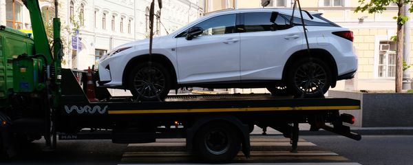 Эвакуация автомобиля на штрафстоянку за неправильную парковку, фото из архива - Sputnik Азербайджан