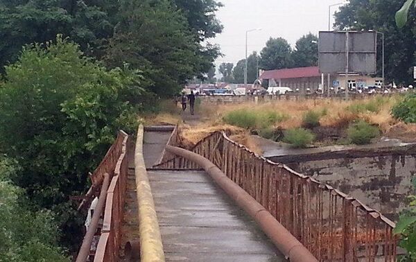Селевой поток разрушил мост в Гейчае - Sputnik Азербайджан
