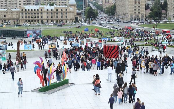 Второй день Детского фестиваля в парке Центра Гейдара Алиева в Баку - Sputnik Азербайджан