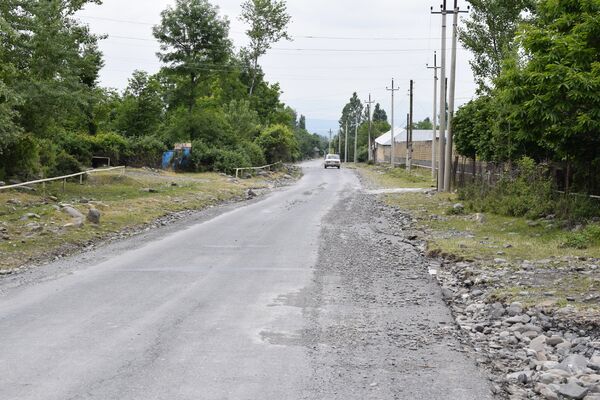 Ураганный ветер также сломал деревья вдоль магистрали на территории Исмаиллинского района Ураганный ветер также сломал деревья вдоль магистрали на территории Исмаиллинского района - Sputnik Азербайджан