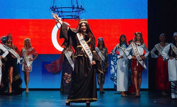 Азербайджанская модель Лейла Аббасова на международном конкурсе красоты Miss Aura İnternational 2018 Азербайджанская модель Лейла Аббасова на международном конкурсе красоты Miss Aura İnternational 2018 - Sputnik Азербайджан