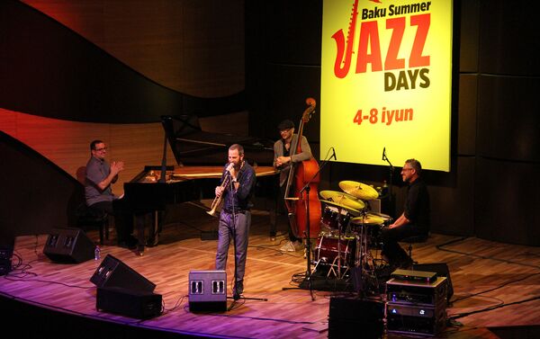 B Международном центре мугама состоялось открытие международного проекта Baku Summer Jazz Days - Sputnik Азербайджан