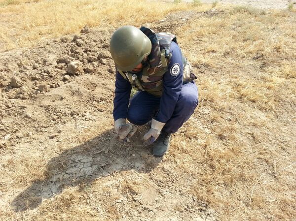 Операция по разминированию в Хызинском районе Операция по разминированию в Хызинском районе - Sputnik Азербайджан