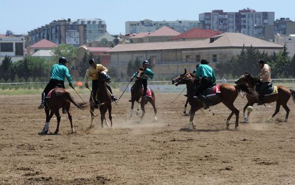 Четвертьфинал турнира по национальной конной игре човган под названием Кубок 100-летнего Юбилея - Sputnik Азербайджан