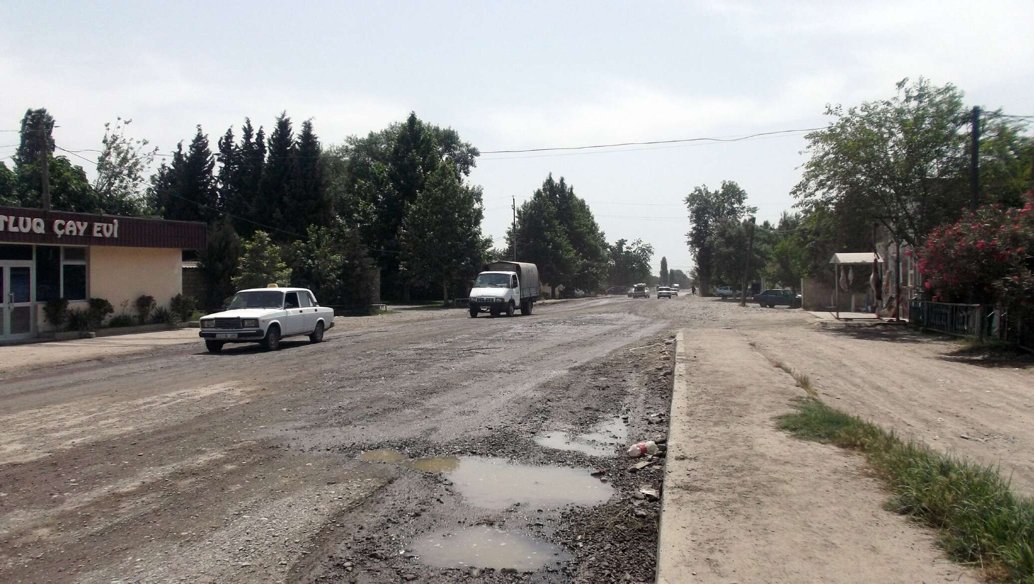 Разбитая дорога в Барде сделала жизнь сельчан невыносимой