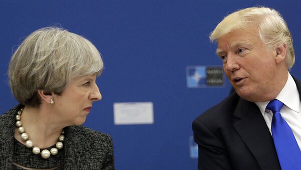 Премьер- министр Великобритании Тереза Мэй и президент США Дональд Трамп - Sputnik Азербайджан