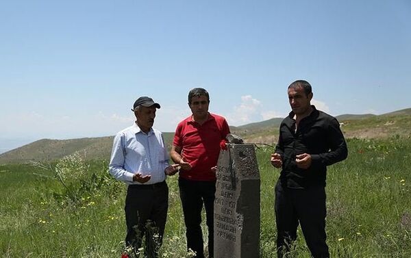 Жители в освобожденном селе Гюннют - Sputnik Азербайджан