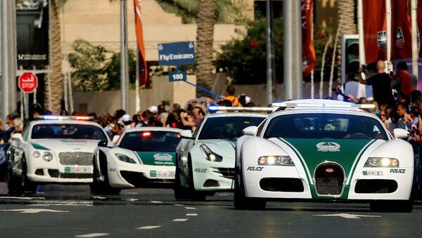Автомобили Bugatti, Lamborghini и Bentley полиции Дубая, фото из архива - Sputnik Азербайджан