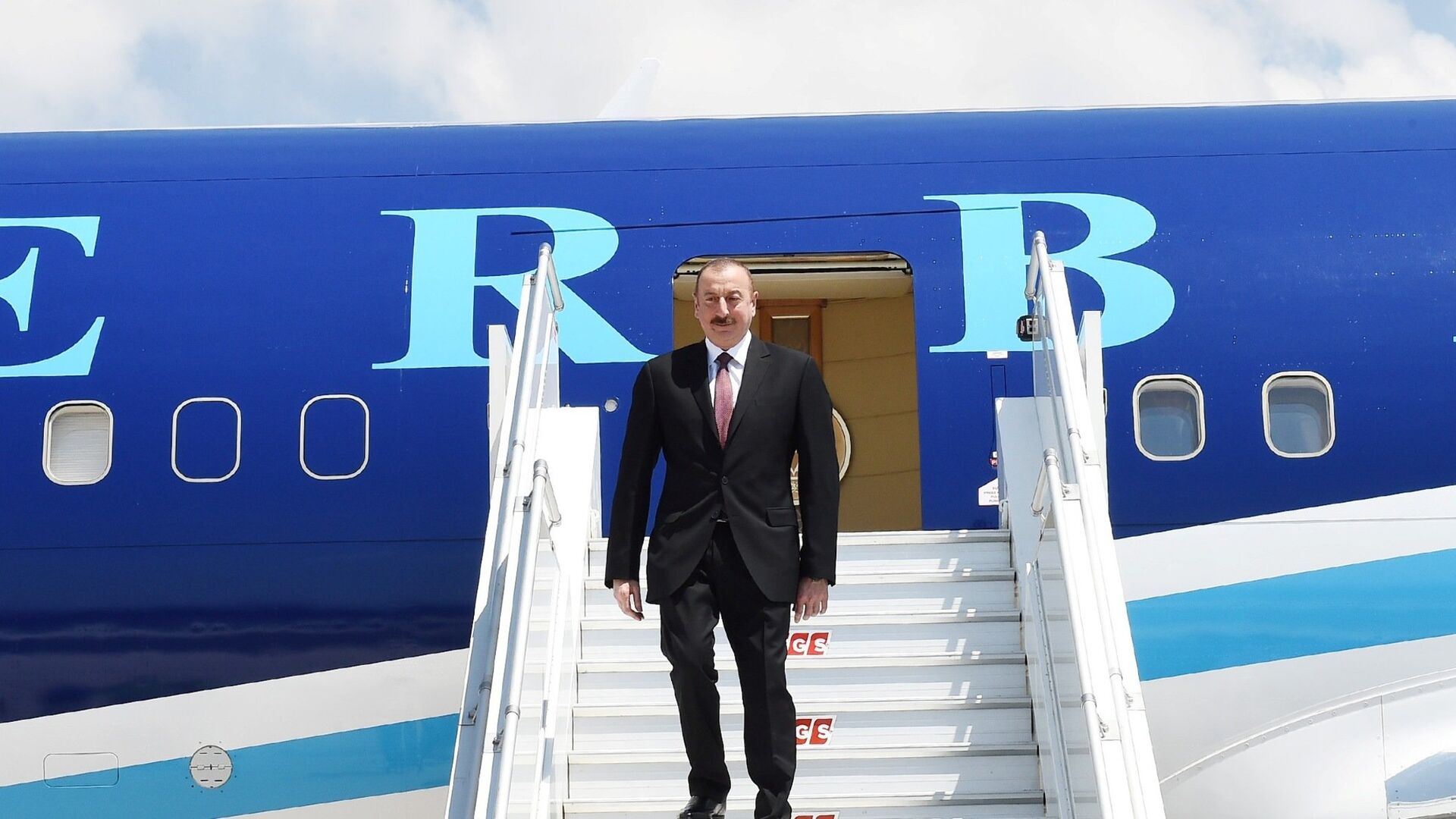 Президент Азербайджана Ильхам Алиев прибыл с визитом в Турцию - Sputnik Азербайджан, 1920, 25.10.2021