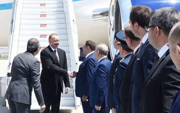 Президент Азербайджана Ильхам Алиев прибыл с визитом в Турцию - Sputnik Азербайджан