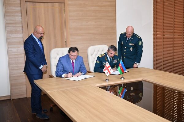 Пограничные службы Азербайджана и Грузии подписали межправительственное соглашение о деятельности пограничных представительств Пограничные службы Азербайджана и Грузии подписали межправительственное соглашение о деятельности пограничных представительств - Sputnik Азербайджан