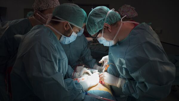 Операция по пересадке органа, фото из архива - Sputnik Азербайджан