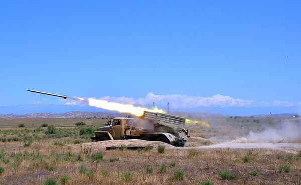 Учебные тренировки ракетных и артиллерийских соединений  - Sputnik Азербайджан
