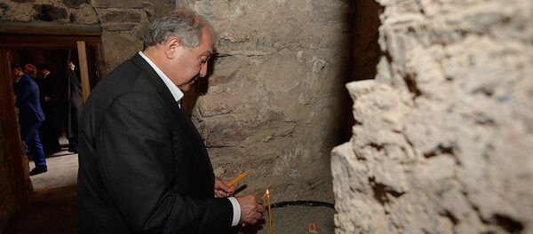 Президент РА Армен Саркисян в албанском монастыре Худавянг, расположенном на территории оккупированного Арменией Нагорного Карабаха - Sputnik Азербайджан
