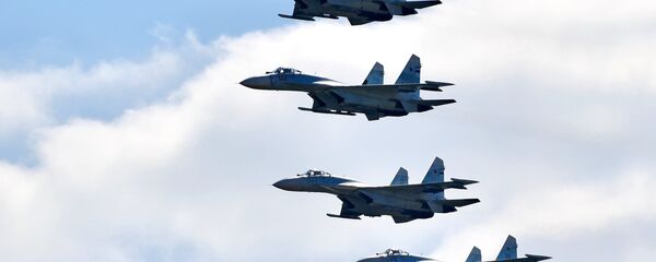 Многоцелевые истребители Су-27 Многоцелевые истребители Су-27 - Sputnik Азербайджан