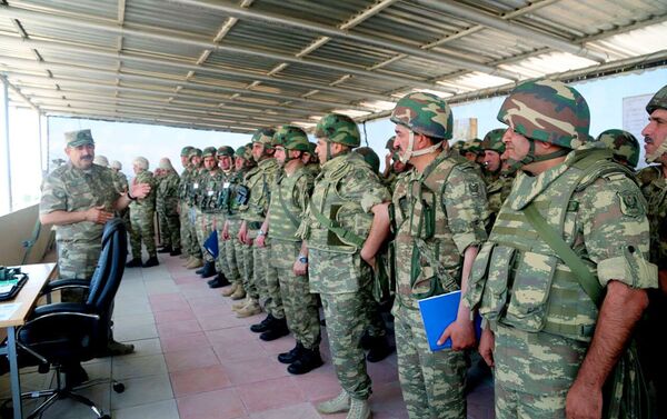 Учения воинских частей армейского объединения, дислоцированного в прифронтовой зоне - Sputnik Азербайджан