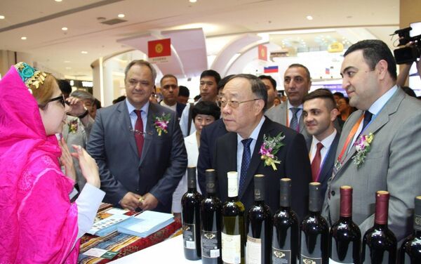 На выставке в Циндао большой интерес вызвали азербайджанские вина и спиртные напитки - Sputnik Азербайджан