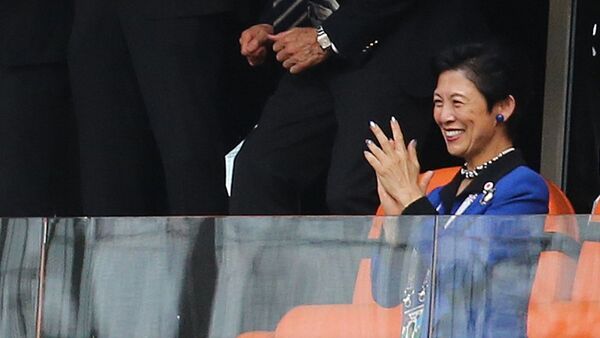 Японская принцесса Хисако Такамадо после матча группового этапа чемпионата мира по футболу между сборными Колумбии и Японии - Sputnik Азербайджан