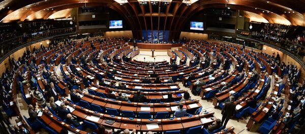Делегаты в зале на пленарном заседании зимней сессии Парламентской ассамблеи Совета Европы (ПАСЕ) - Sputnik Азербайджан