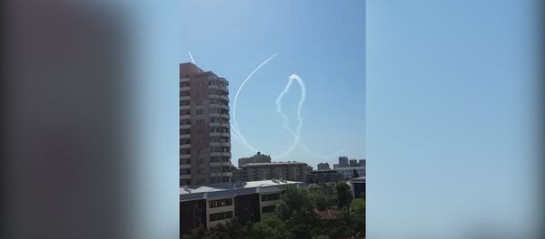 В небе над Баку появились военные самолеты В небе над Баку появились военные самолеты - Sputnik Азербайджан