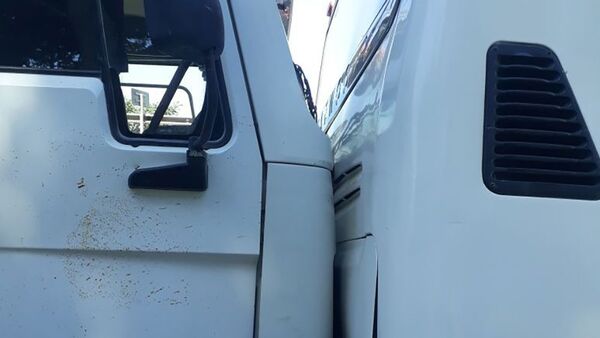 В Баку грузовик Shacman врезался в пассажирский автобус - Sputnik Азербайджан