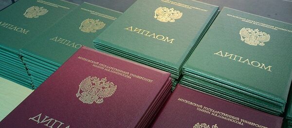 Дипломы МГУ имени М.В.Ломоносова Дипломы МГУ имени М.В.Ломоносова - Sputnik Азербайджан