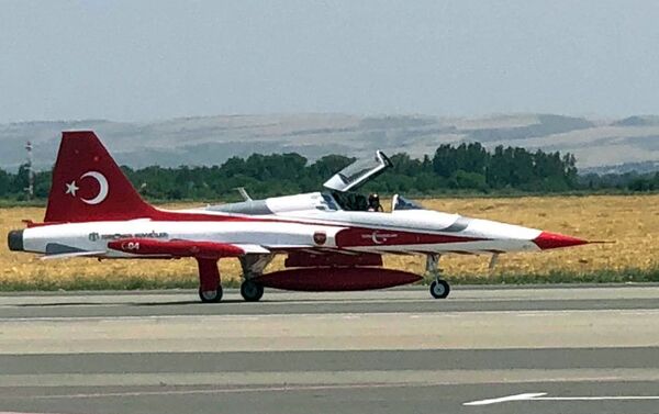 Авиационная группа Турецкие звезды прибыла в Азербайджан - Sputnik Азербайджан