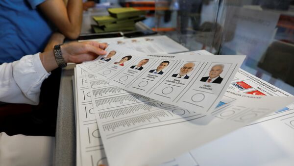 Избирательные бюллетени на выборах президента Турции - Sputnik Azərbaycan