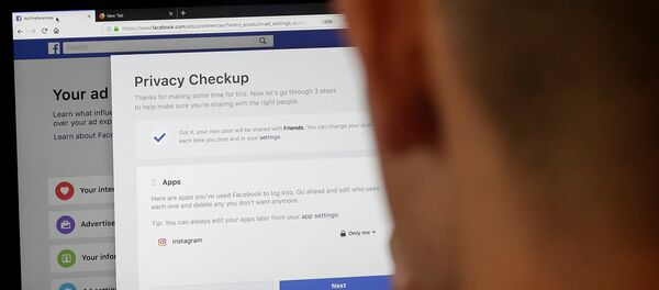 Пользователь социальной сети Facebook, фото из архива - Sputnik Азербайджан