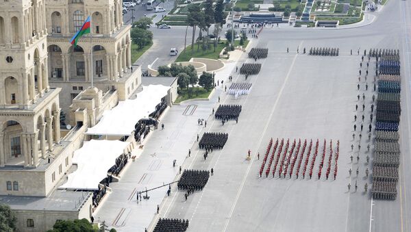 Bakıdakı Azadlıq meydanında hərbi parad, 26 iyun 2013-cü il - Sputnik Azərbaycan
