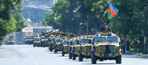 Военный парад по случаю 100-летнего юбилея создания Вооруженных сил Азербайджана. Баку, площадь Азадлыг, 26 июня 2018 года Военный парад по случаю 100-летнего юбилея создания Вооруженных сил Азербайджана. Баку, площадь Азадлыг, 26 июня 2018 года - Sputnik Азербайджан