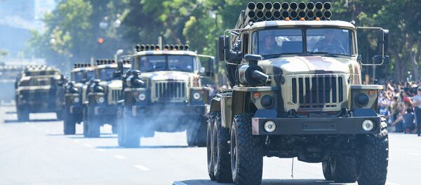 Военный парад по случаю 100-летнего юбилея создания Вооруженных сил Азербайджана. Баку, площадь Азадлыг, 26 июня 2018 года Военный парад по случаю 100-летнего юбилея создания Вооруженных сил Азербайджана. Баку, площадь Азадлыг, 26 июня 2018 года - Sputnik Азербайджан